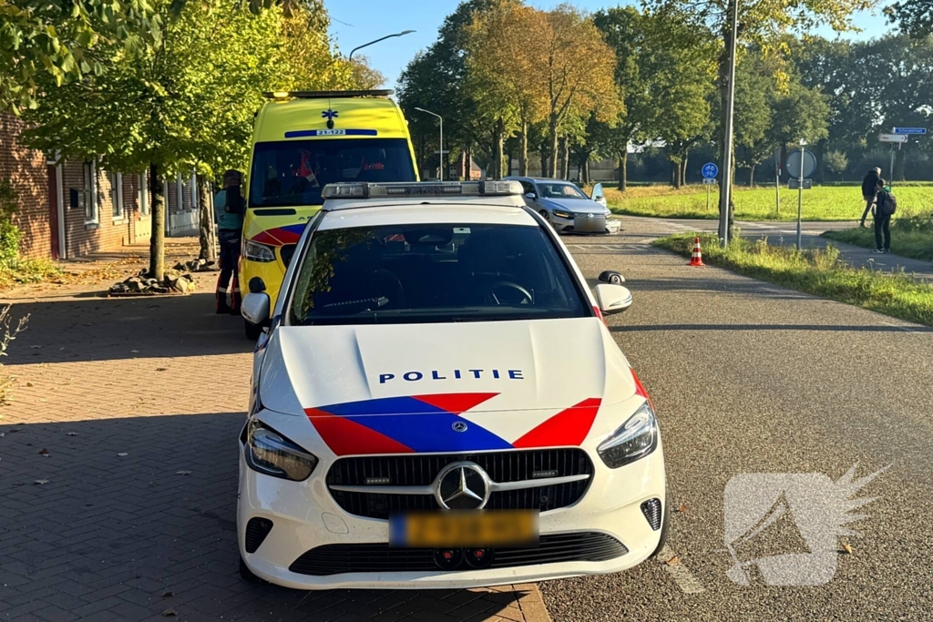 Botsing tussen politiewagen en personenauto
