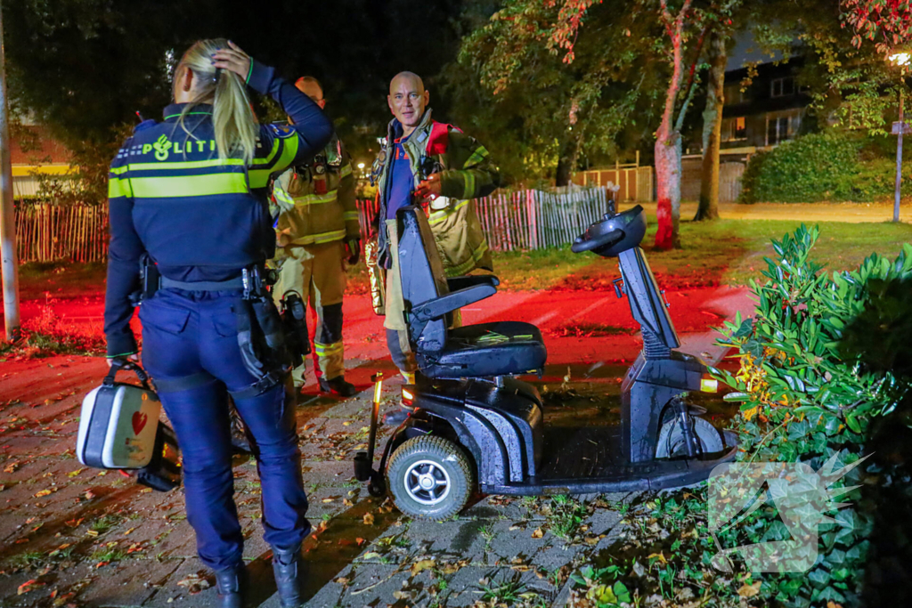 Scootmobiel bestuurder uit water gered