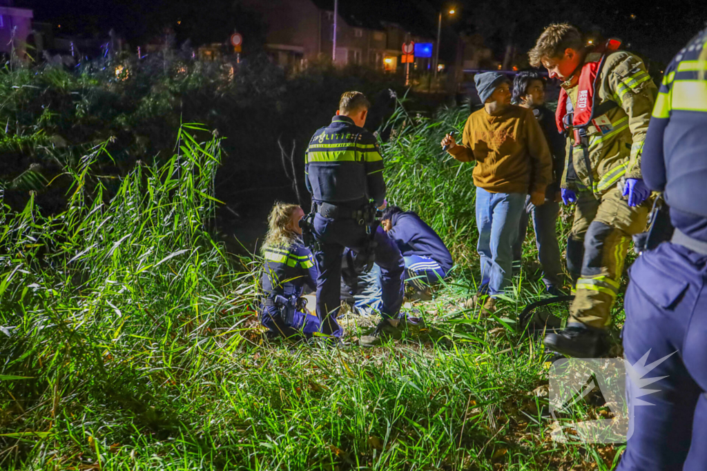 Scootmobiel bestuurder uit water gered