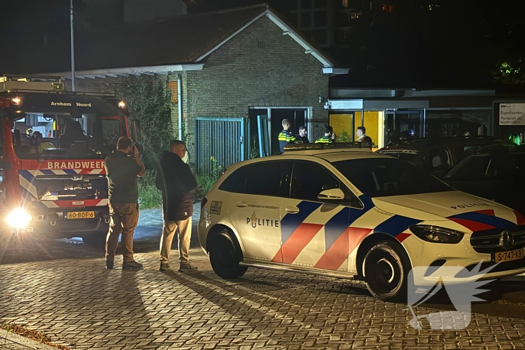 Brandweer verhoogt inzet na woningbrand