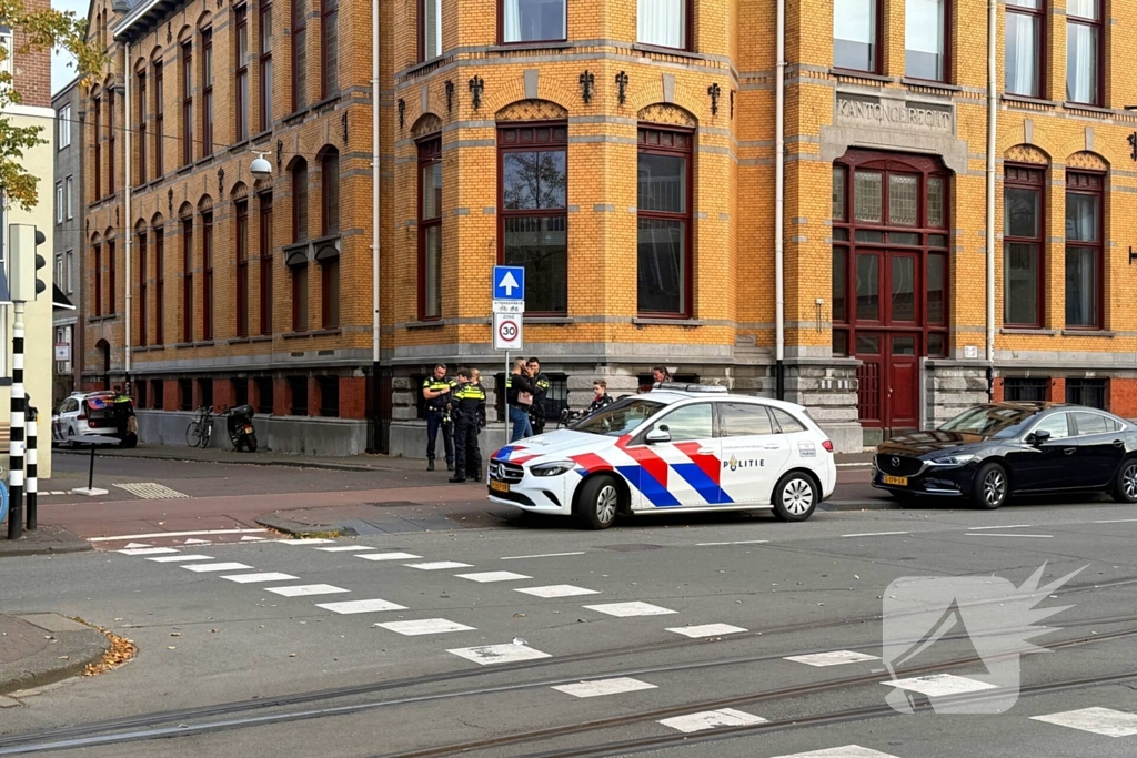 Vrouw (18) in been gestoken door onbekende man