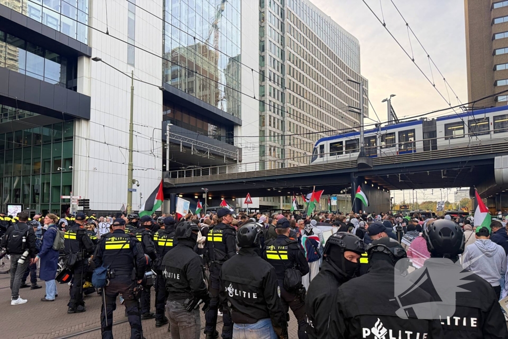 ME grijpt in bij Gaza demonstratie, tram en treinverkeer gestremd