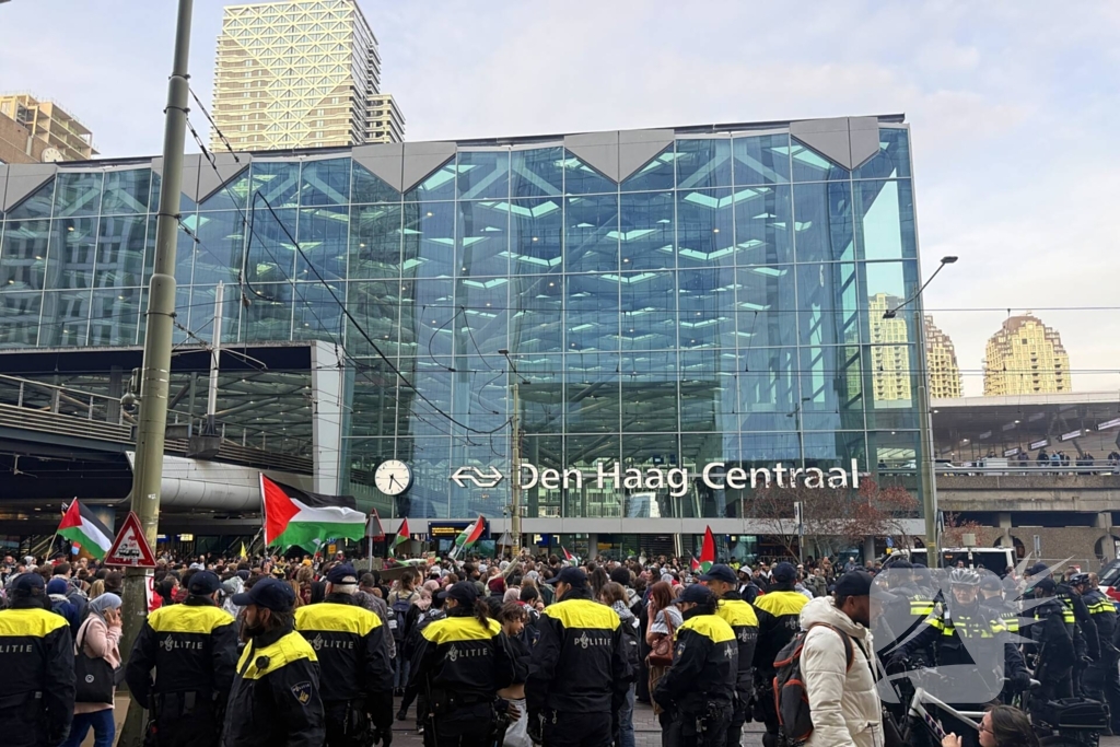 ME grijpt in bij Gaza demonstratie, tram en treinverkeer gestremd