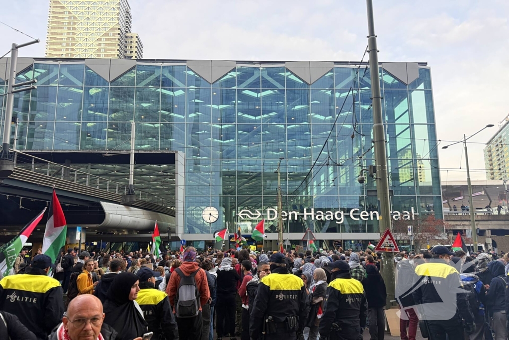 ME grijpt in bij Gaza demonstratie, tram en treinverkeer gestremd