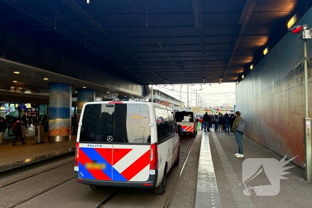 ME grijpt in bij Gaza demonstratie, tram en treinverkeer gestremd