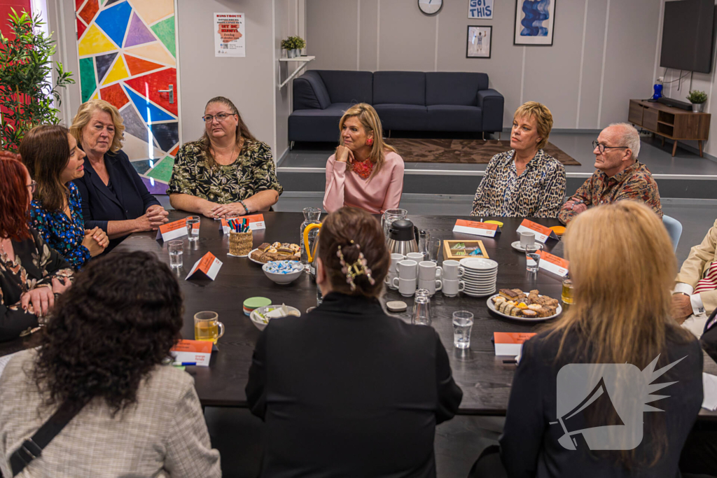 Koningin Maxima bezoekt jongeren centrum