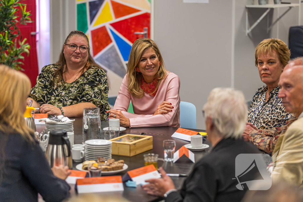 Koningin Maxima bezoekt jongeren centrum