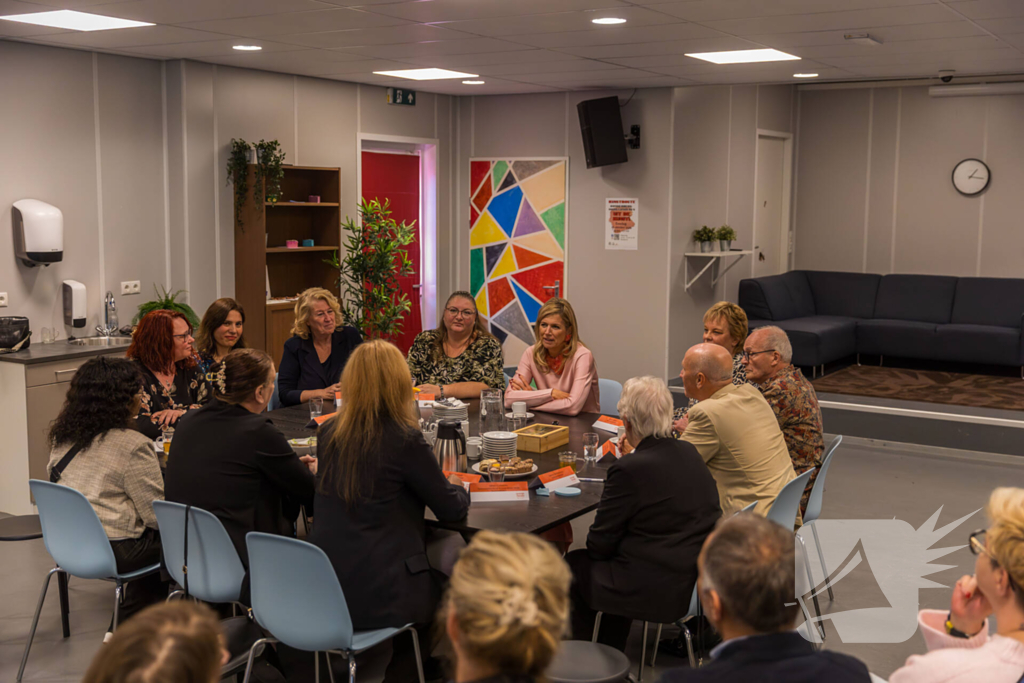 Koningin Maxima bezoekt jongeren centrum