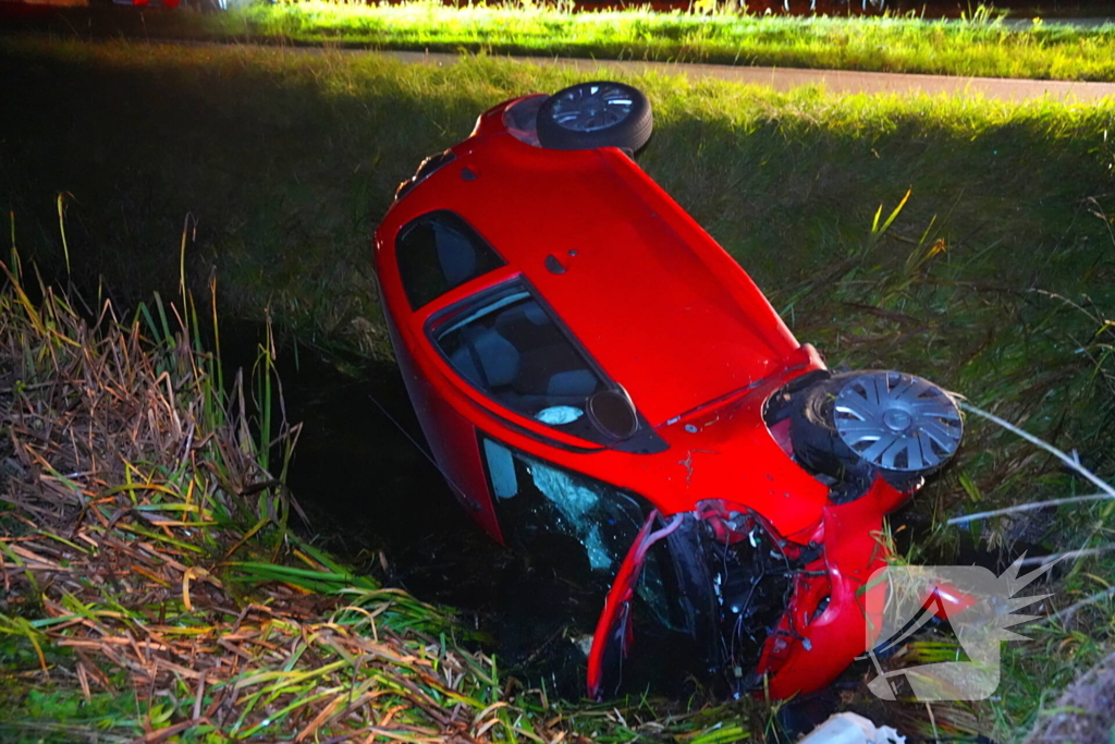 Traumateam ingezet voor een voertuig te water