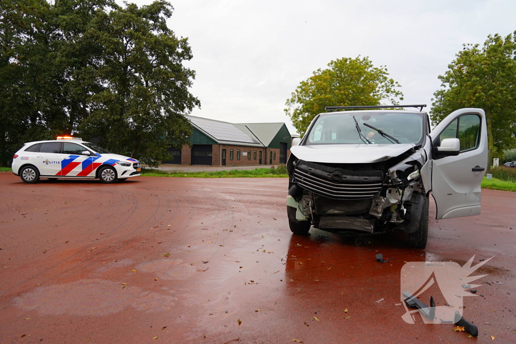 Auto in water na botsing