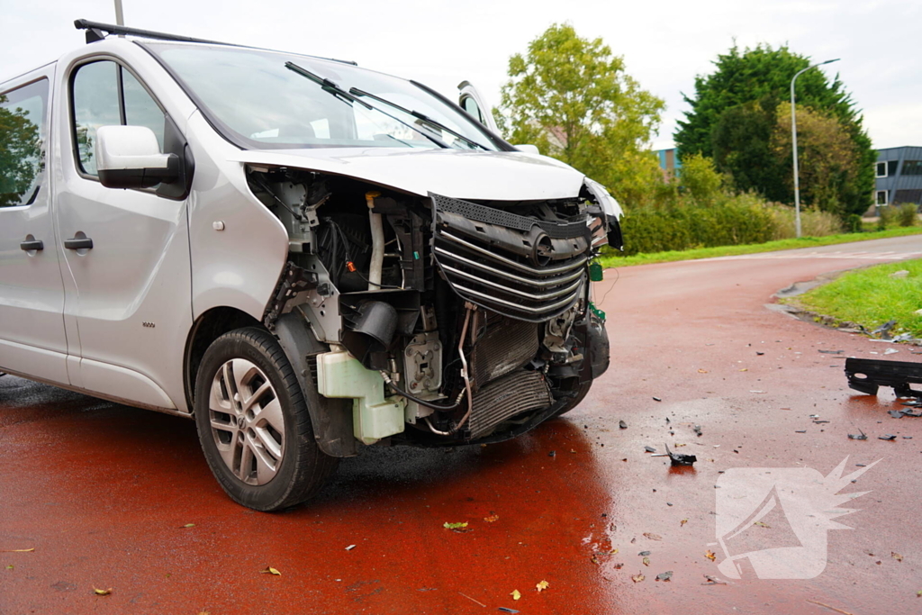 Auto in water na botsing