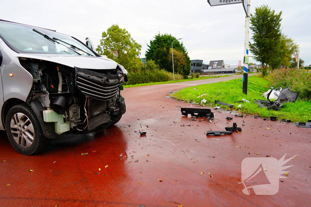 Auto in water na botsing