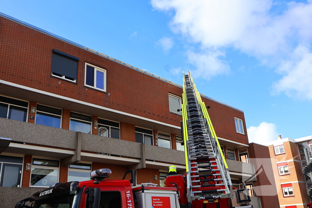 Dakrand waait los tijdens storm Amy