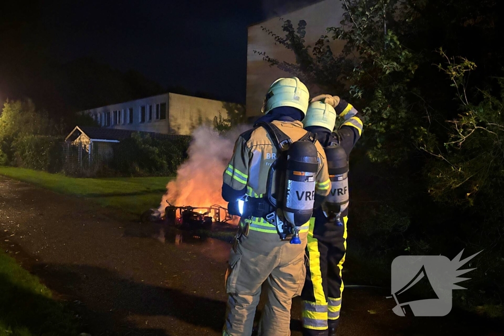 Scooterbrand in de nacht