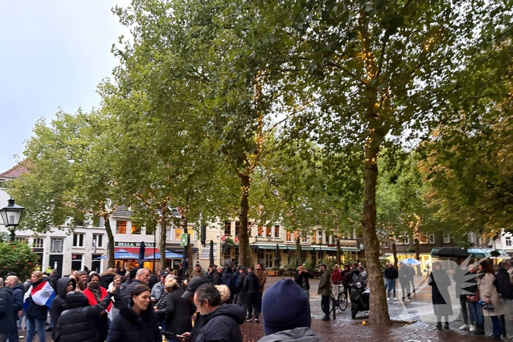 Politie aanwezig bij protest om opvangcentrum