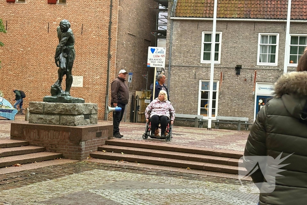 Politie aanwezig bij protest om opvangcentrum