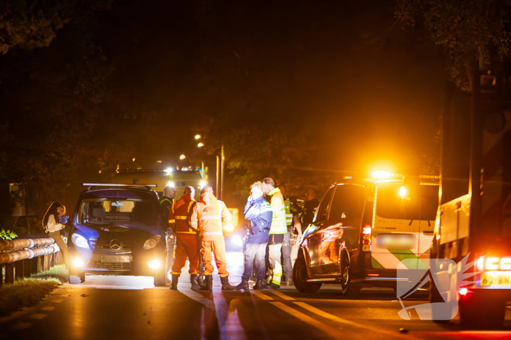 Vrouw ernstig gewond bij aanrijding met auto