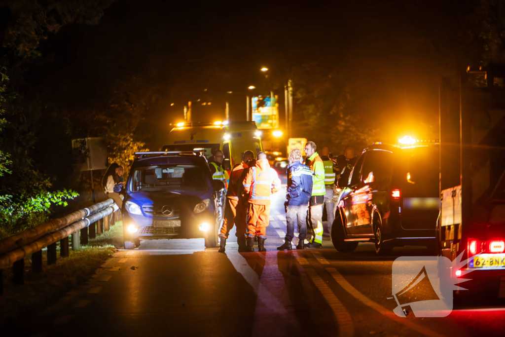 Vrouw ernstig gewond bij aanrijding met auto