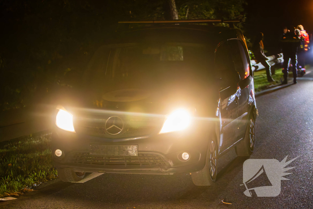 Vrouw ernstig gewond bij aanrijding met auto