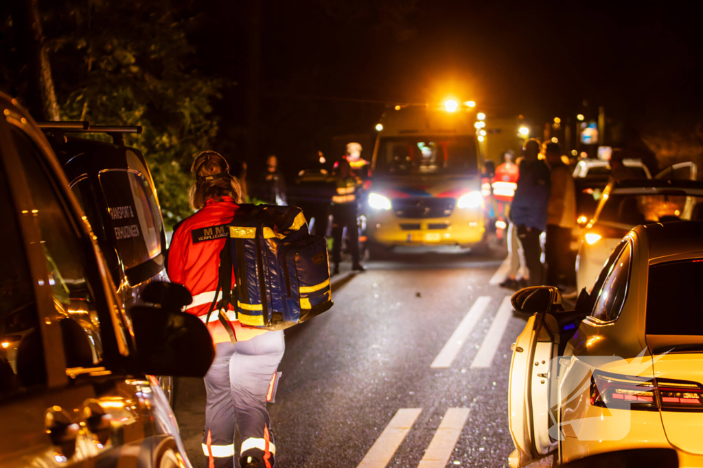 Vrouw ernstig gewond bij aanrijding met auto