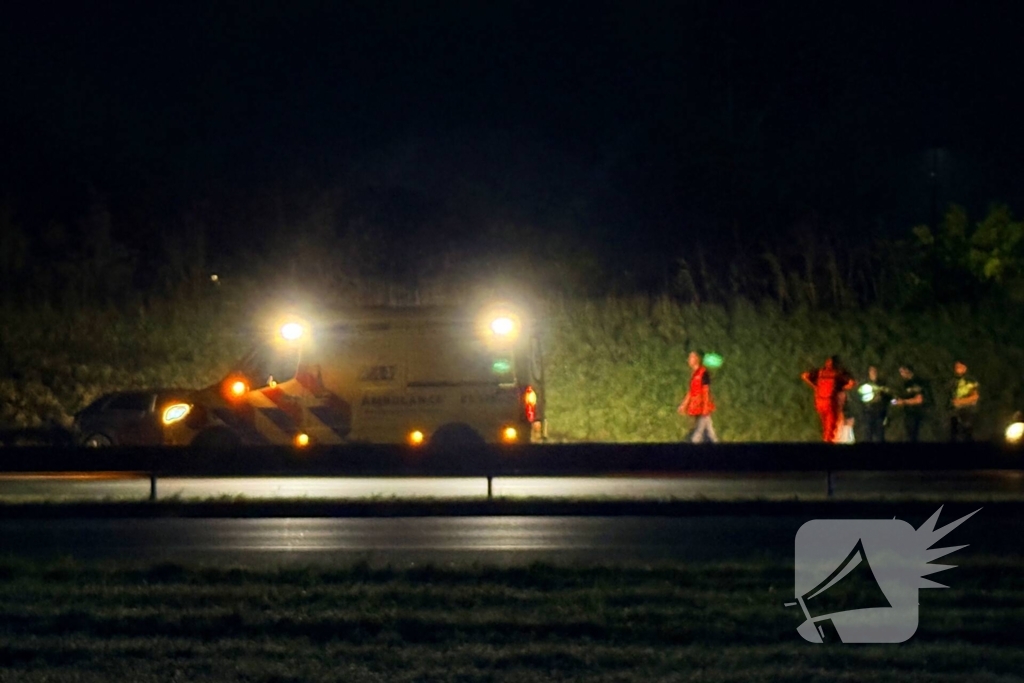 Auto draait rond op snelweg