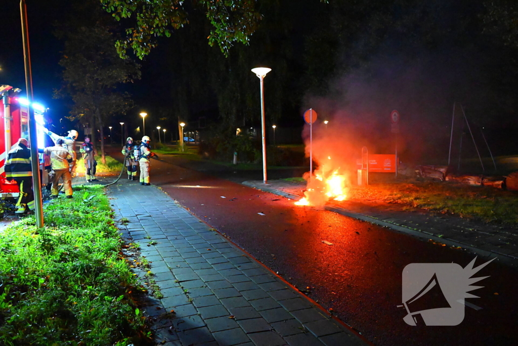 Scooter in vlammen bij sportpark