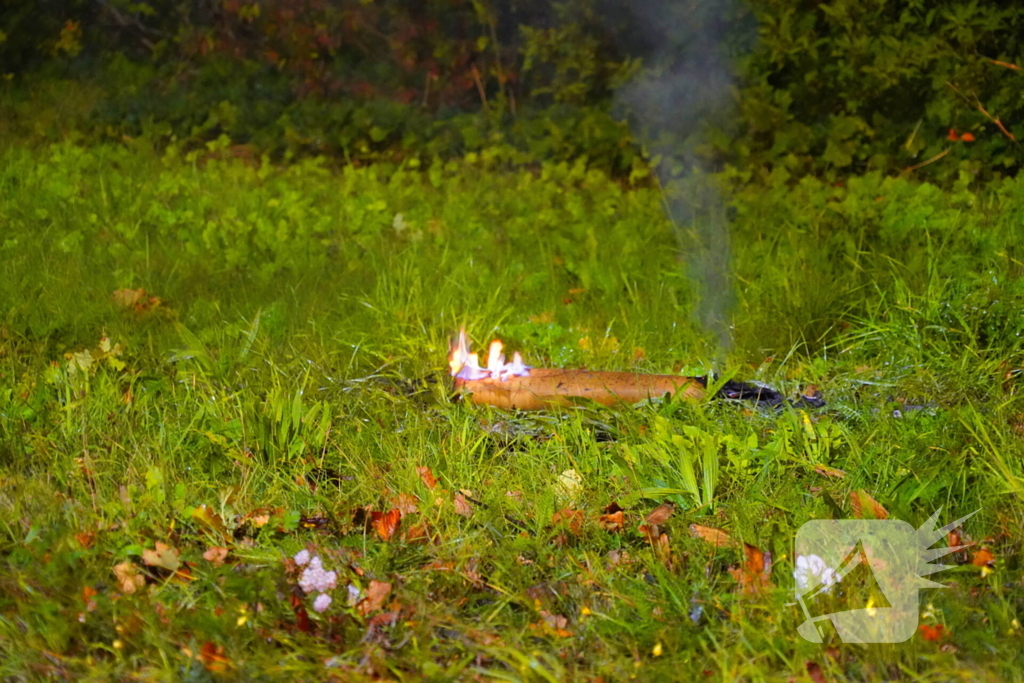 Politie blust brand met behulp van brandweer