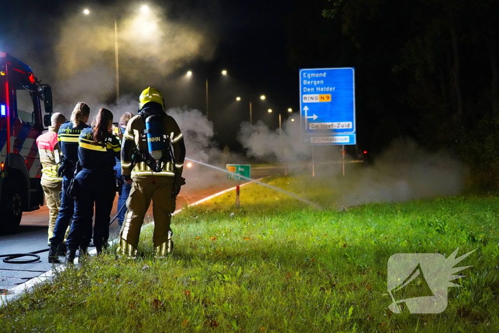 Politie blust brand met behulp van brandweer