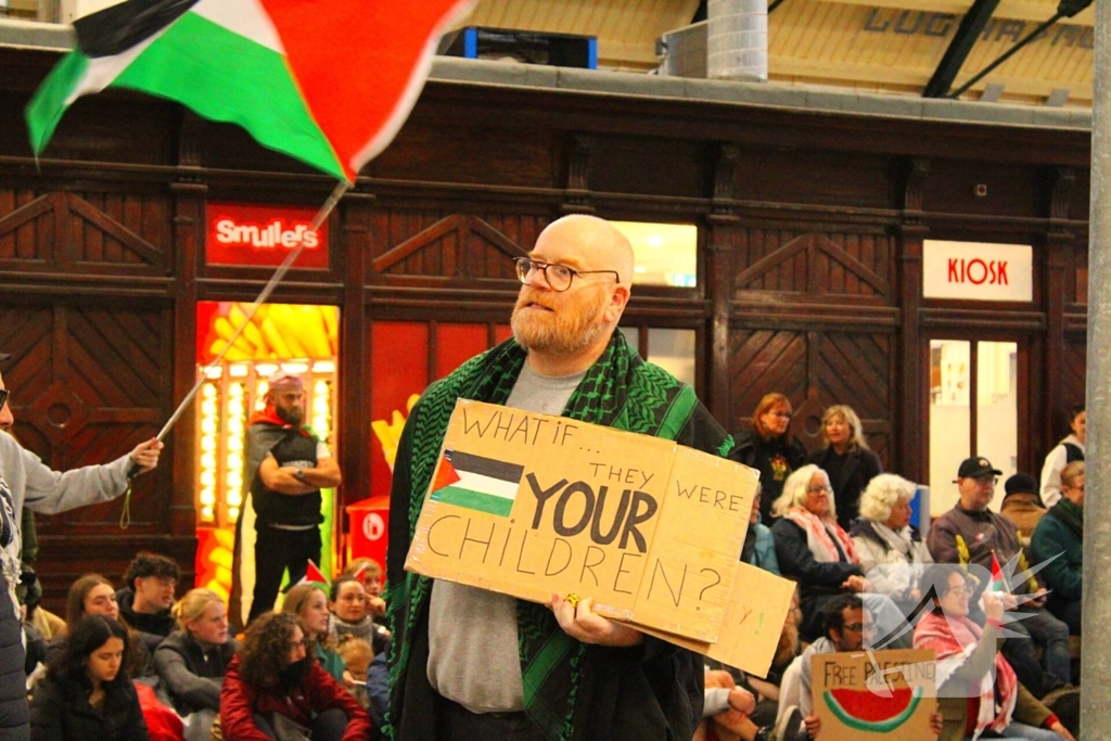 Pro-Palestijnse sit-in demonstratie op station