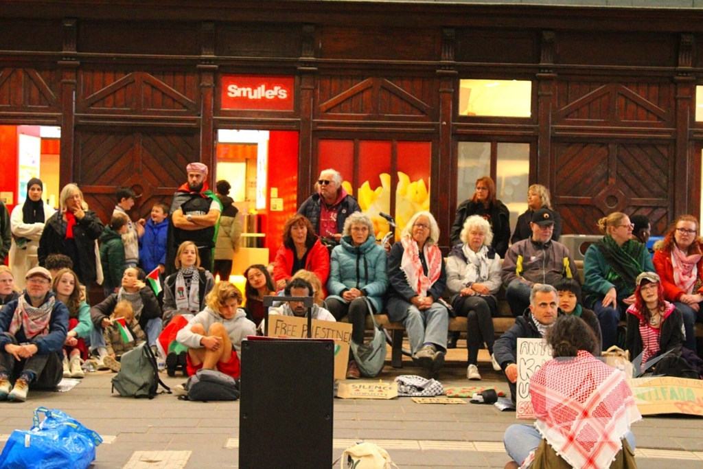 Pro-Palestijnse sit-in demonstratie op station