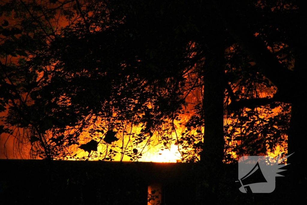 Grote inzet bij uitslaande woningbrand