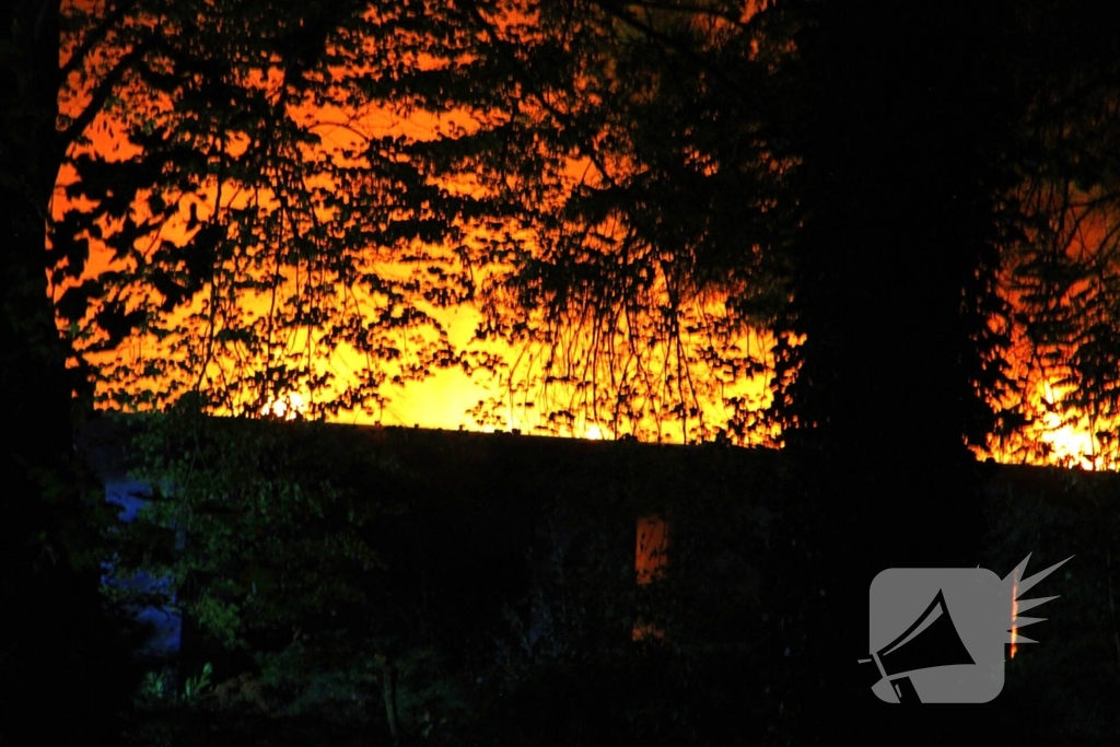 Grote inzet bij uitslaande woningbrand