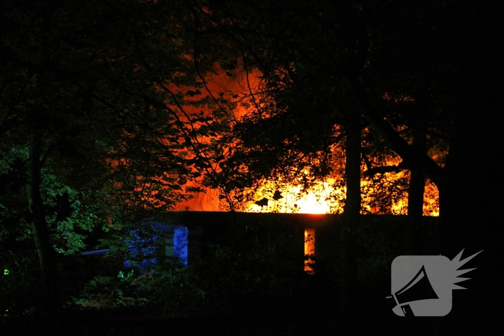 Grote inzet bij uitslaande woningbrand