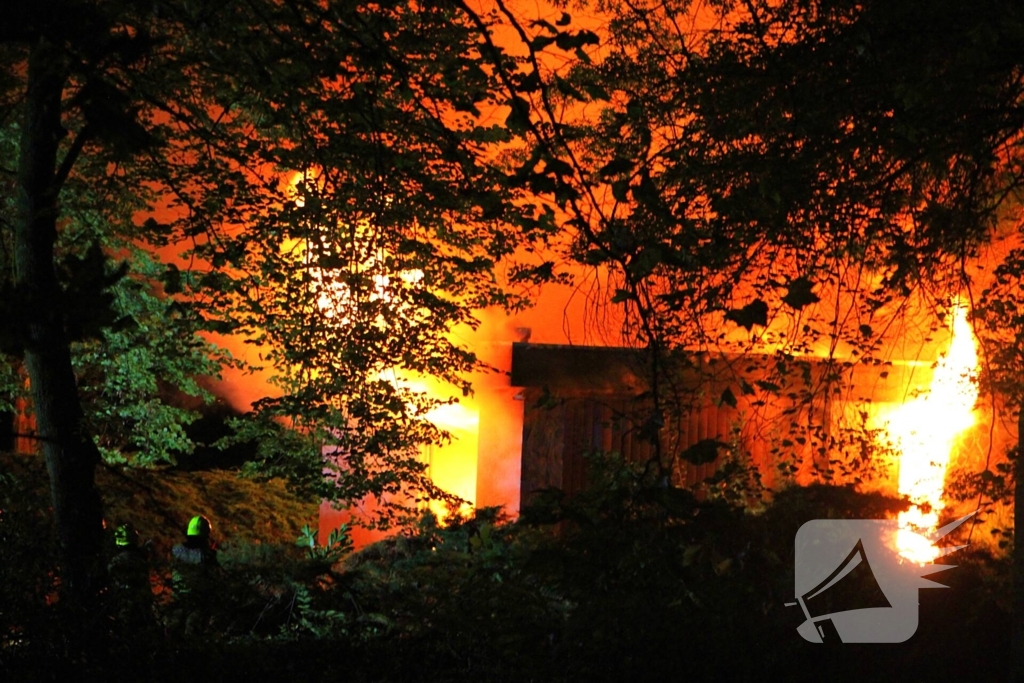 Grote inzet bij uitslaande woningbrand