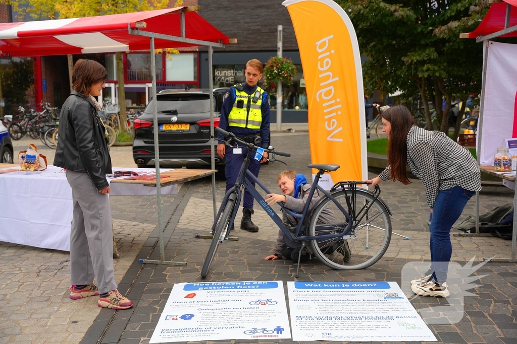 Veiligheidsmarkt trekt belangstellenden