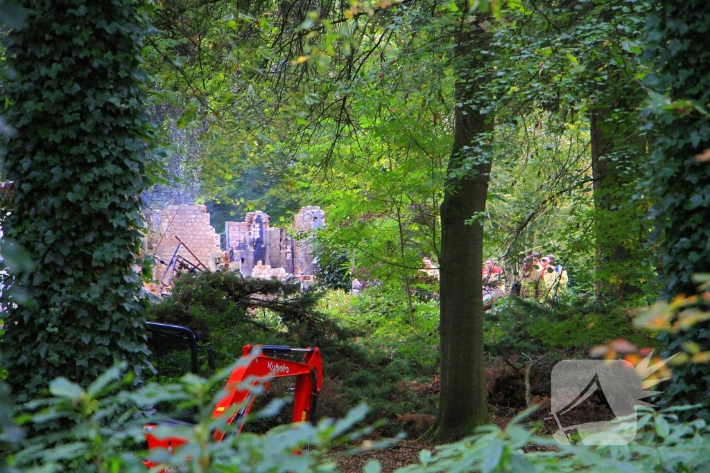 woning volledig verwoest na grote brand