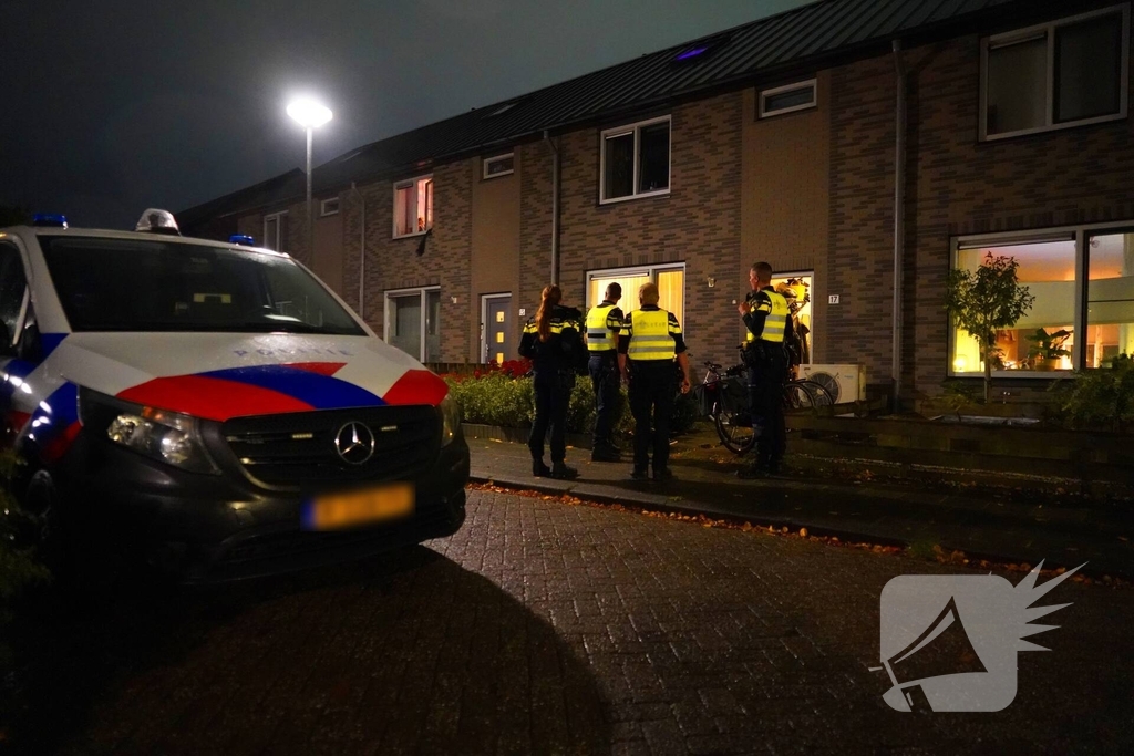 Explosief gaat af bij woning, politie doet onderzoek