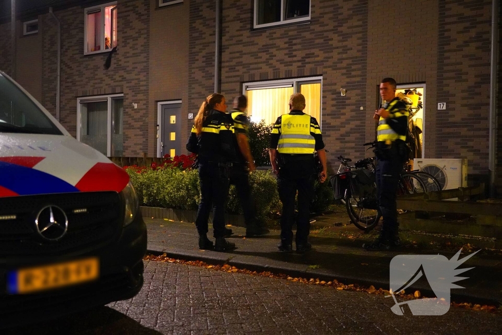 Explosief gaat af bij woning, politie doet onderzoek