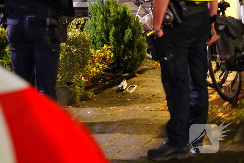 Explosief gaat af bij woning, politie doet onderzoek