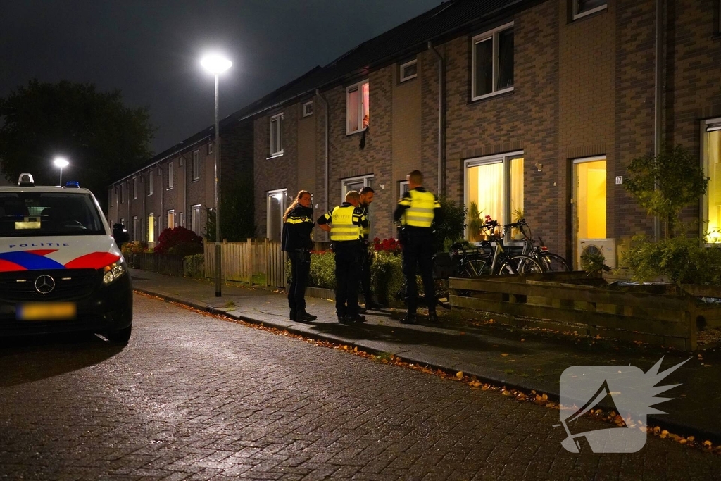 Explosief gaat af bij woning, politie doet onderzoek