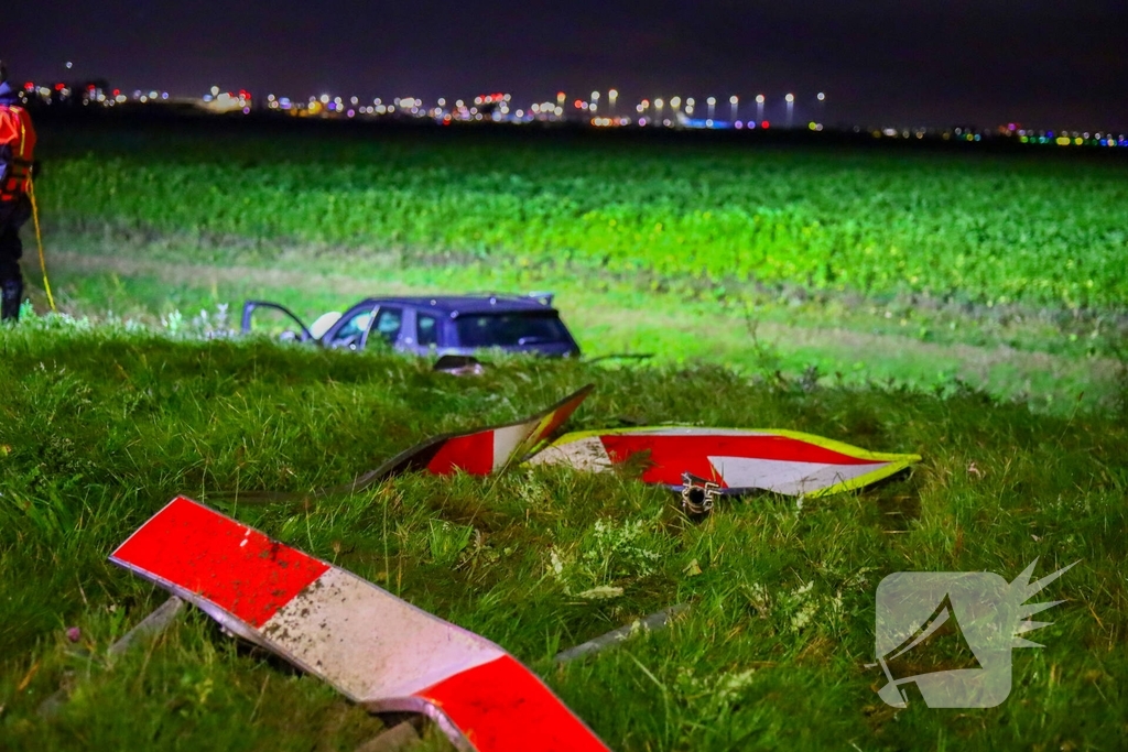 Auto belandt in water na ongeval