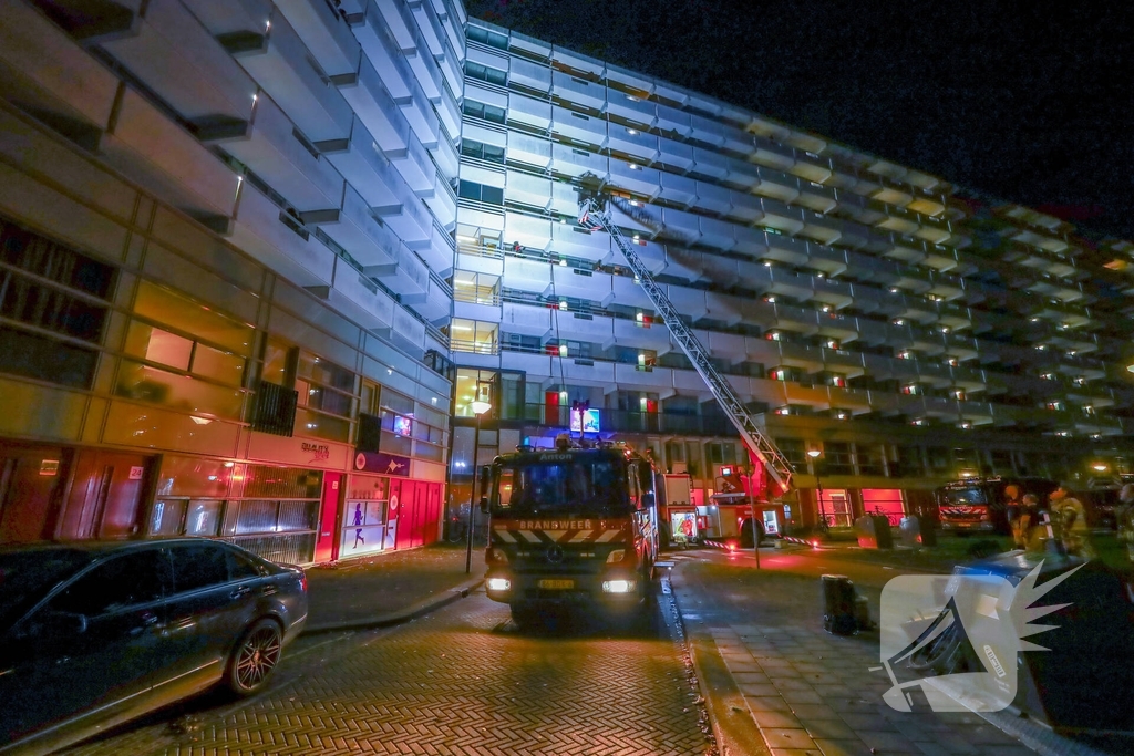 Brand in flatwoning onder controle