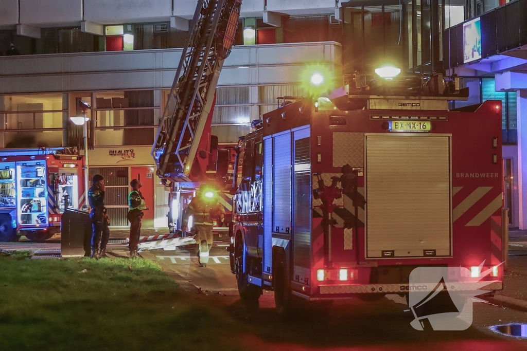 Brand in flatwoning onder controle