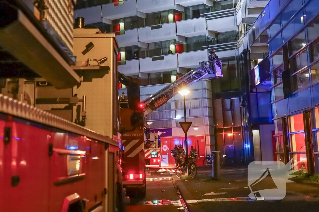 Brand in flatwoning onder controle