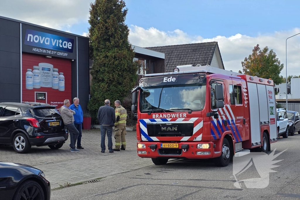 Brandweer onderzoekt gaslucht in bedrijfspand