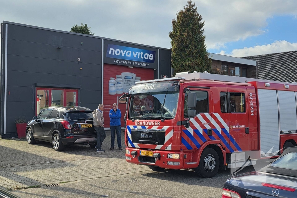 Brandweer onderzoekt gaslucht in bedrijfspand
