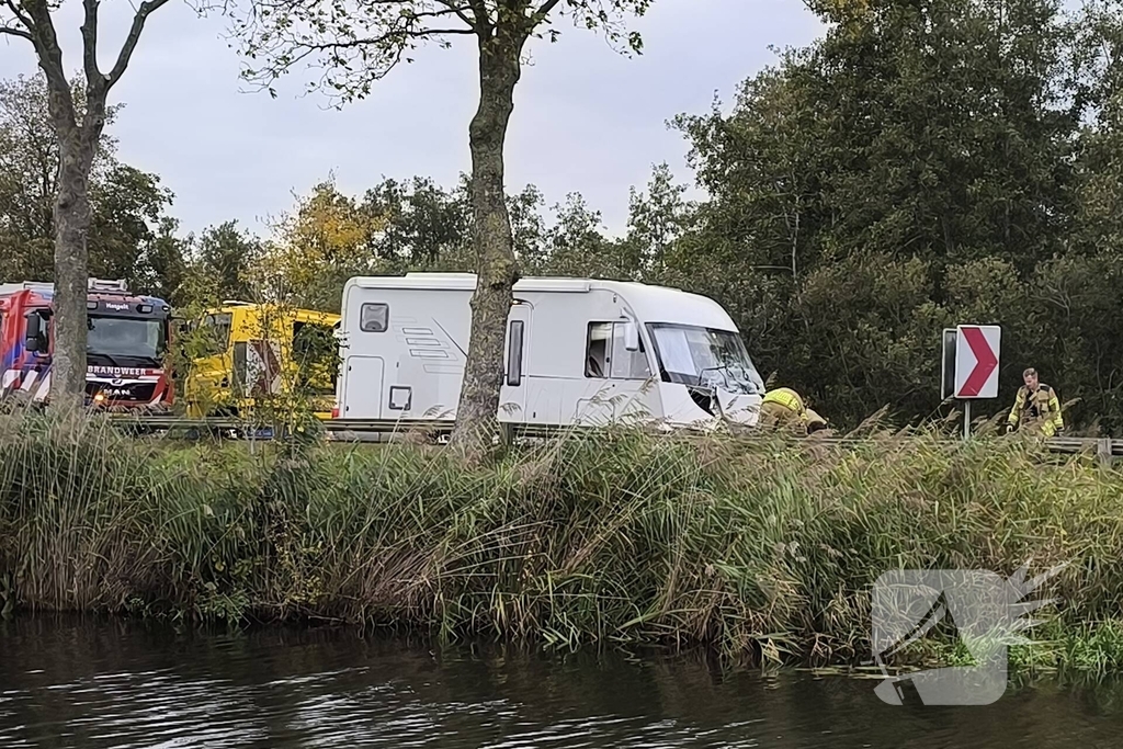 Botsing tussen bestelbus en camper