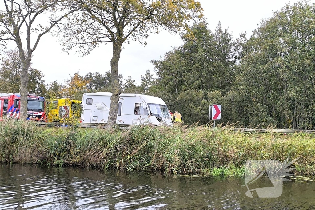 Botsing tussen bestelbus en camper