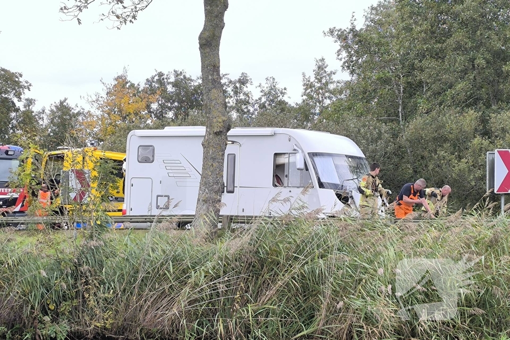 Botsing tussen bestelbus en camper