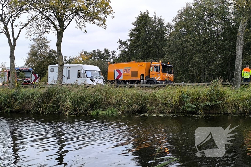 Botsing tussen bestelbus en camper